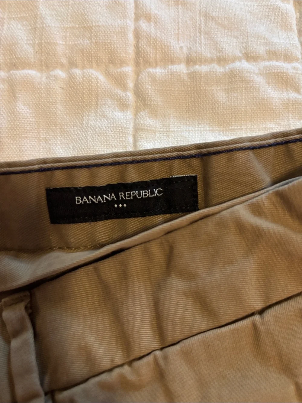 Banana Republic Men's Khaki Chinos in Olive